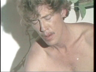 Just X Star: Vintage porno: John Holmes a jeho obrovský penis šukají sexy ženu v černých...