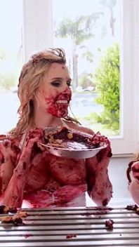 Messy Girls: Pie Whores