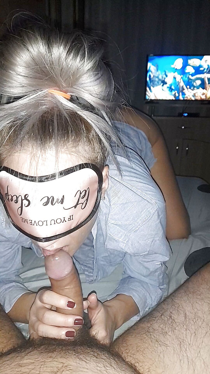 Audrey: Delicioasă muie de la o servitoare în bucătărie