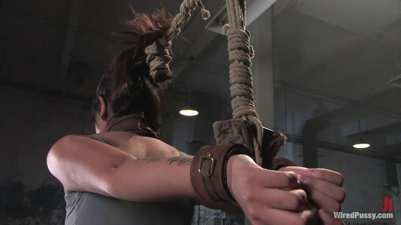 Wired Pussy by Kink: Leah!