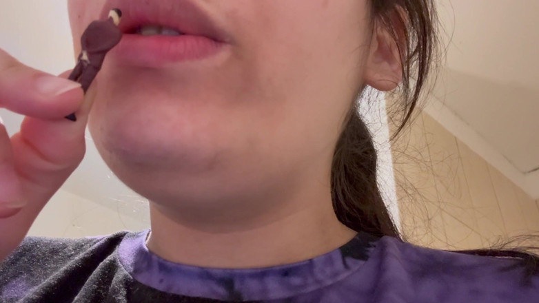 AmayaMori: A Gentle Giantess Begins Her Day by Brushing Her Teeth,