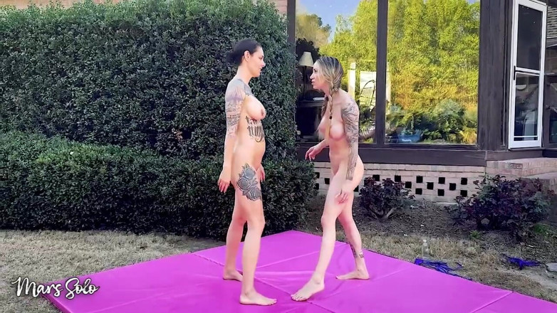Mars solo: Oil sex wrestling com cinta-em punição redonda - Mars Solo e...