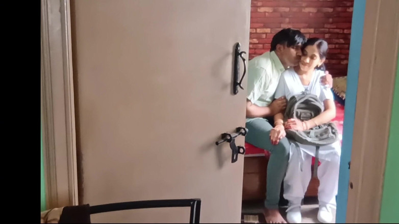 Parizadi: Studentessa indiana scopata alla stazione ferroviaria