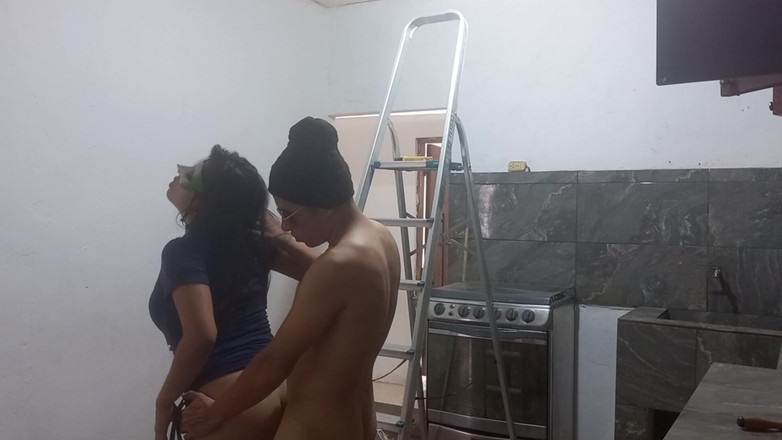 Martin13: Elektrikář má krásný obličej, atletické tělo a velký penis. Šukal jsem...