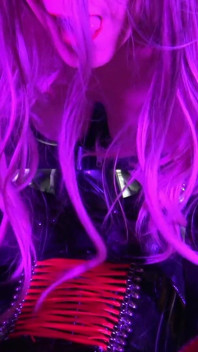 스팽킹 전에 관장과 젖을 받는 케이지 Sissy