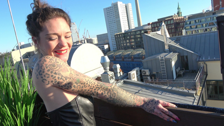 SnakeDave studio: Spontaneous Blowjob Over the Rooftops of Berlin