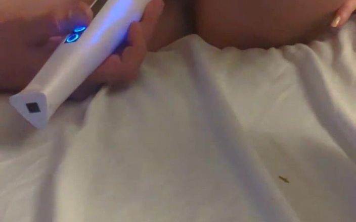 Richelle Rose: 4K solo close-up se masturbando com uma varinha e gozando...