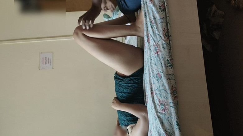 Trisha Hotness: Облизування пизди подруги і змусити її кінчити