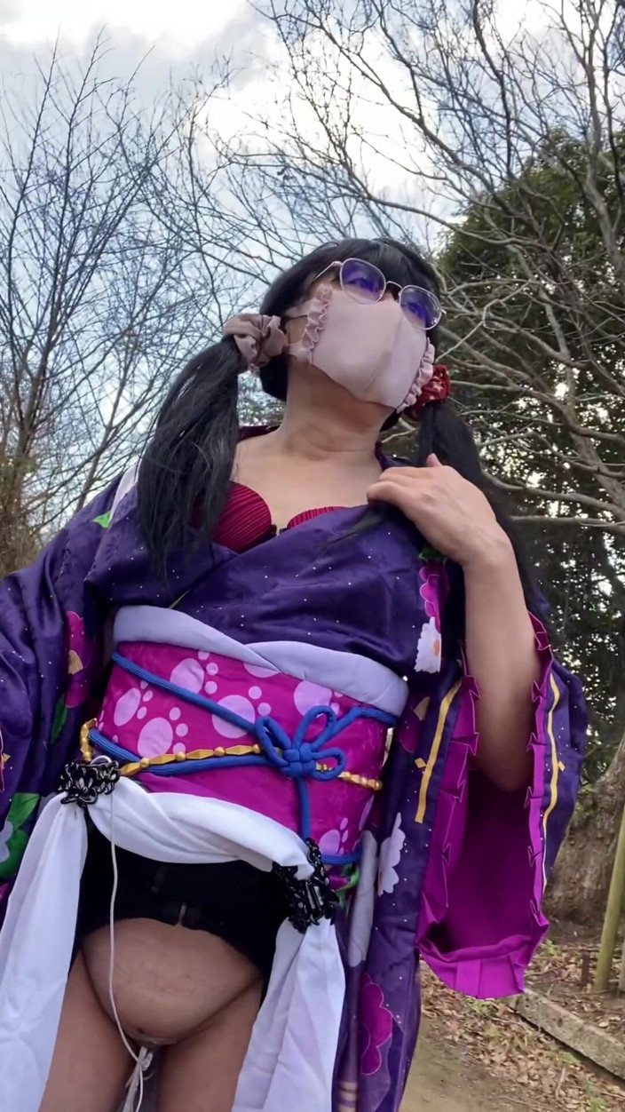 megu2002: No. 104: the Phantom Kimono Beauty Appearing in the Winter Countryside:...