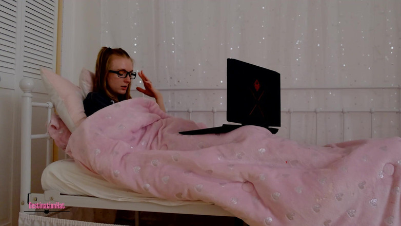 Destination Kat: Masturbare la miezul nopții