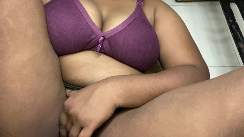 Angoori: Very Cute Sexy Girl Fingering Her Pussy Mms