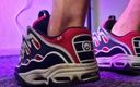 Sneakersmax98: Jugando con zapatillas osiris y semen dentro