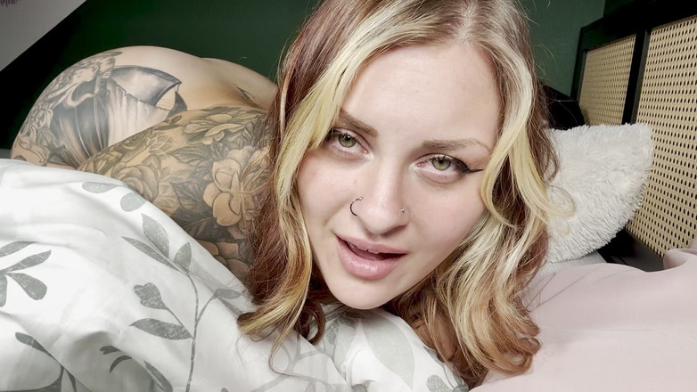 Chandler Knight: Збуджена сусідка спокушає, гладить і висушує вас