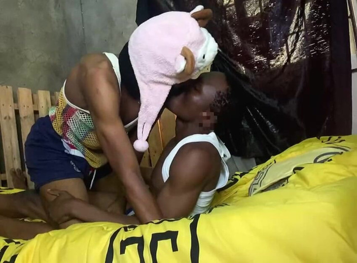 Stilesbhalifa1: Üniversiteli erkekler içeride sikişiyor bölüm 1