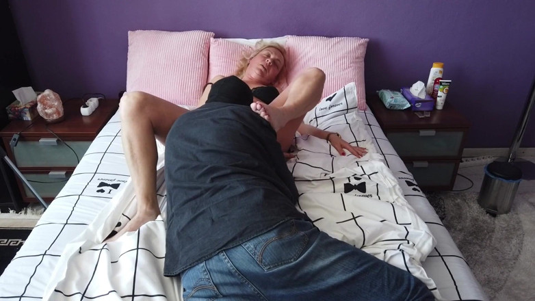 Worshipped by Alex: Fingering of a MILF's Pussy - Real Orgasm