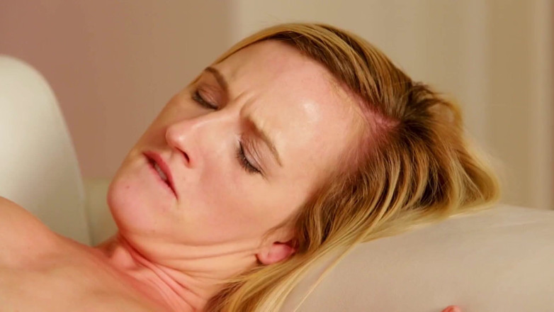 Lesbian Stories: Blonde Lesbian Teen Really Knows to Lick Wet Cunts