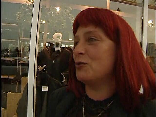 Xfamster: Зрелая рыжая сосет его член в видео от первого лица