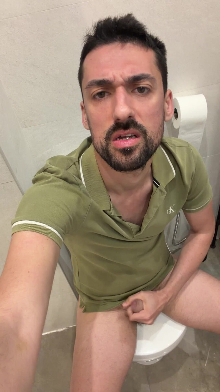 Liam Harding: Hot Stepdaddy Jerking off in Bathroom