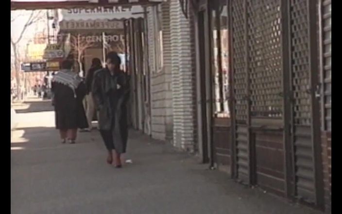 Vintage megastore: Belle milf tettone con fighe pelose scopate da cazzi enormi (film...