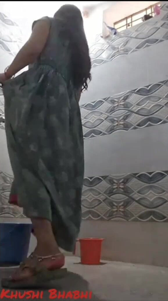 Sanjusingh109: Desi bhabhi salle de bain Moi Naha Rahi H.