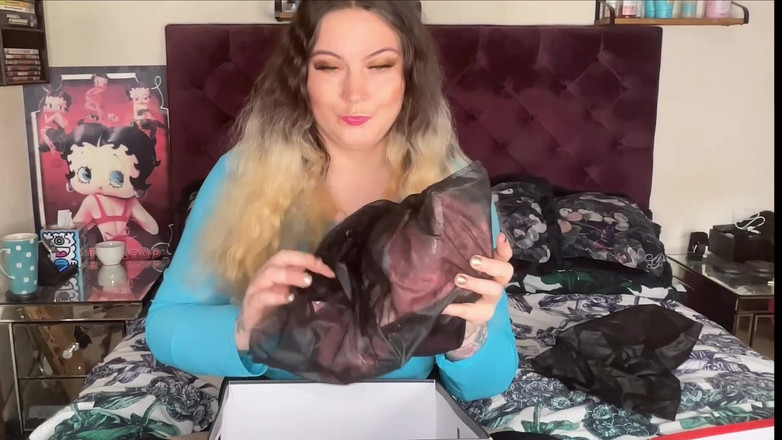 MissFFW: Deze hoer had wat nieuwe hakken nodig, dus ik kocht 4...