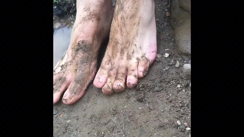 Manlyfoot: Muddy dirty filthy - piedi da uomo - passeggiata nel cespuglio a...