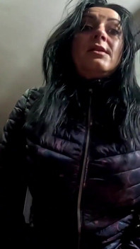 Niebieska skóra Cameltoe & Downjacket Fetish Niechlujstwo Ustne, Pluć Play & Cum na ubrania
