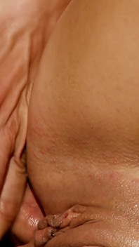 Nasser analsex und muschi squirten, ficken sexy brünette MILF