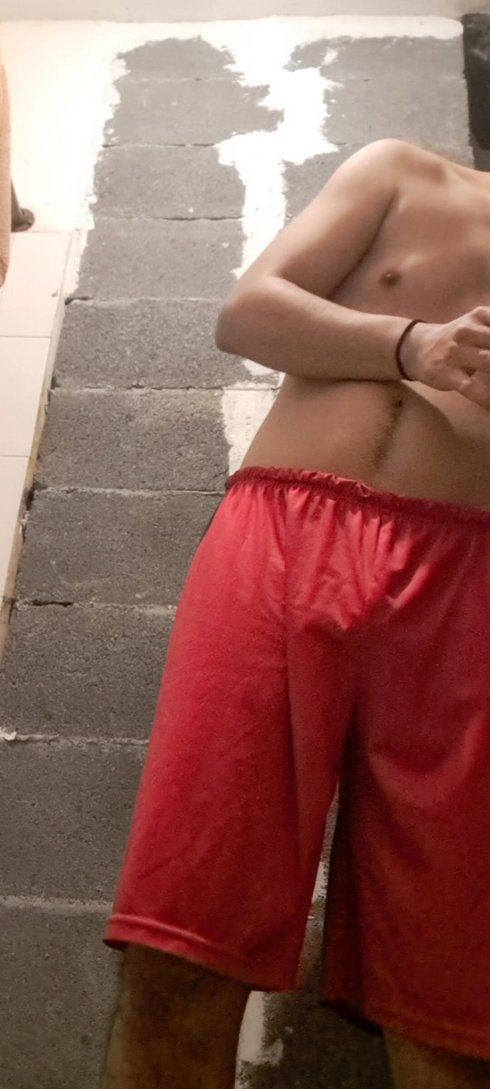 AlexAlejandro13: Sunt de obicei la duș