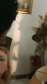 Milf bionda vuole sborra spruzzata nel culo