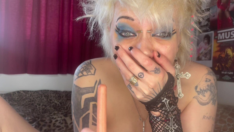 Glitterqueen1999: Nevlastní sestra si ukousne tvého drobného ptáka a jí to...