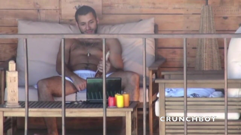 STRAIGHT BOY CURIOUS: Straigth Arab bear show his huge cokc in exhib outdoor