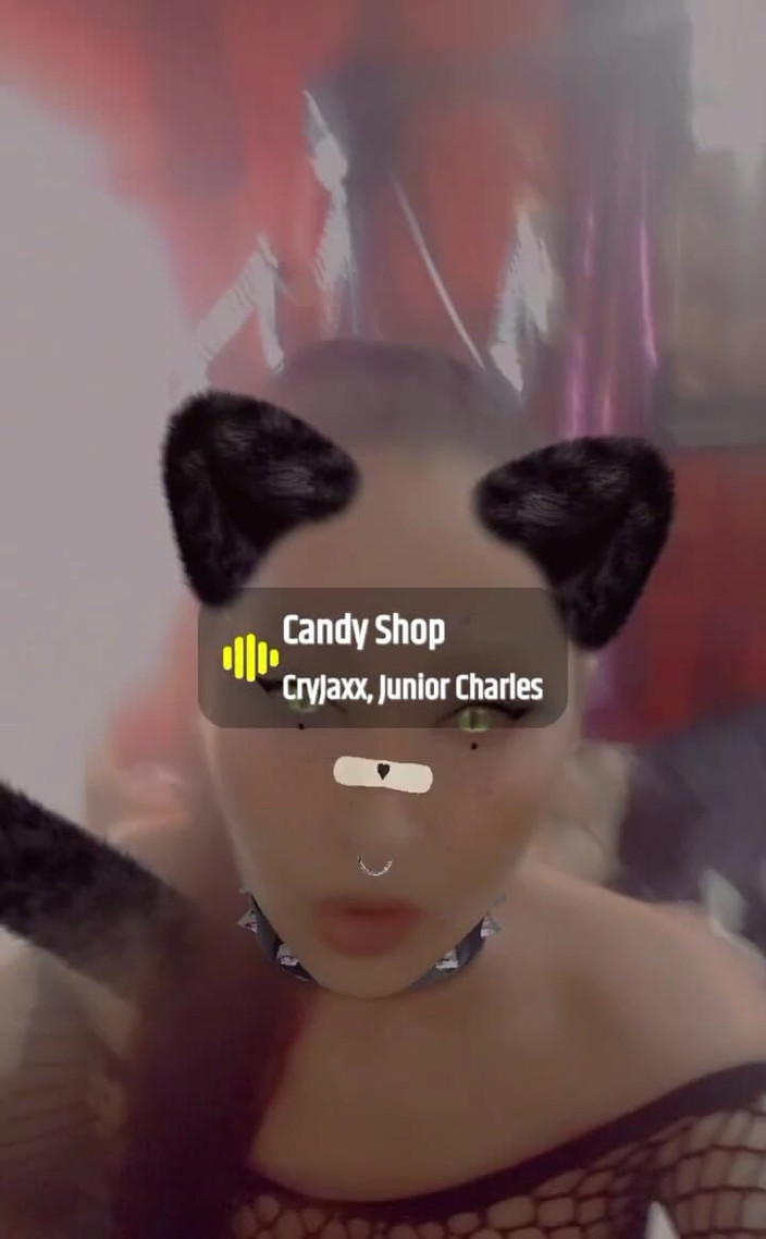 Dominatrix Redsonyja: 私の友人やファンはどこにいますか、あなたが私をどれだけ愛しているかを示してください、瓶の中のチップ、DMのギフト、うーん、願い事やビデオさえ