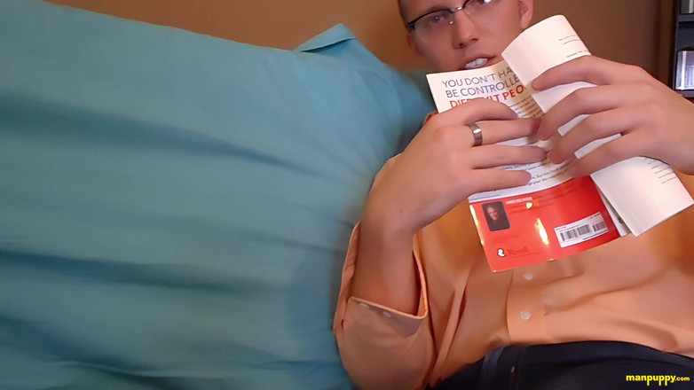 Man Puppy: Jätte nörd som försöker ignorera dig