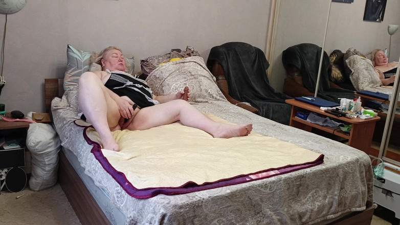 Zona901: Stiefmutter fickt ihre fleischige muschi mit sexspielzeug