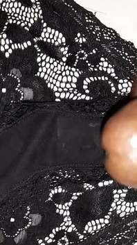 彼女のパンティーPt2に急いでください