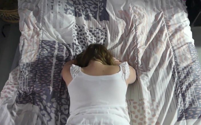 Nini Divine: Jebanie dużego tyłka mojej krzywej przyrodniej siostry z najgorętszym POV!