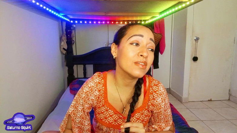 Saturno Squirt: Viele stöhnen, wenn ich meine finger in meine latina-muschi stecke,...