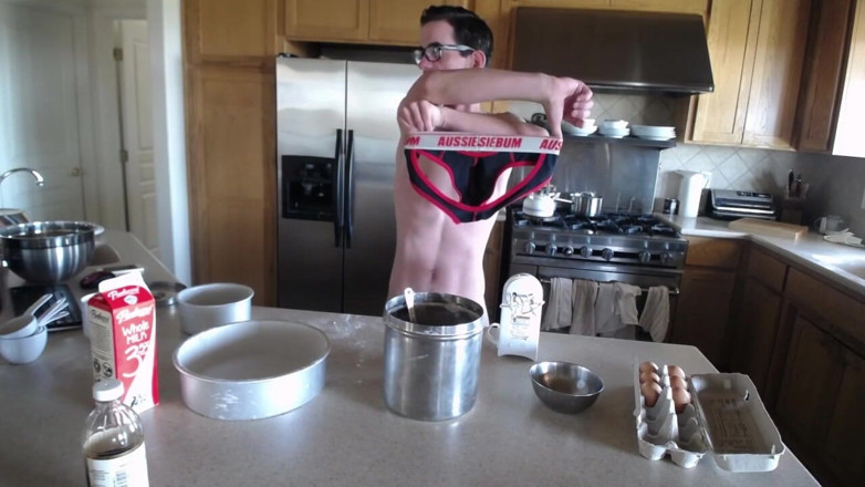 Joe Iandola: Chaturbate show de horneado haciendo un pastel