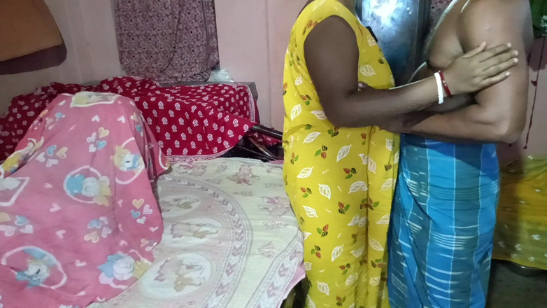 Pakhi0705: Nextdoor arkadaş evli kadın odada yalnız