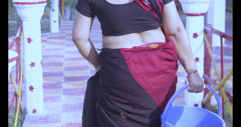 Bull Top 7: Indian Bhabi Ka Pani Mai Thukai Hot Indian Porn Video