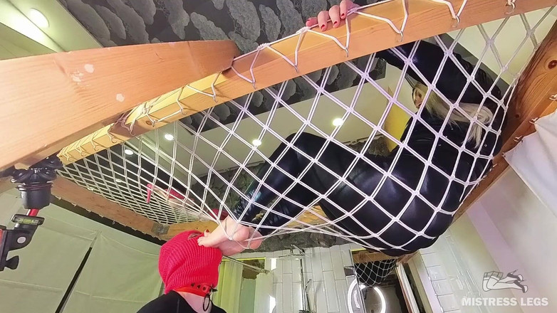 Mistress Legs: Adorazione della dea amaca parte 1 - punto di vista succhia le...