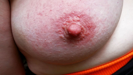 Bouncy Tits Action: Порка сисек в лесу