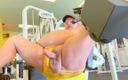 Hand free: Muscle bull grandpa has huge cumshot at the gym