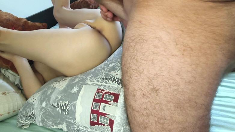 Blondasexy00: Styvbror retar mig och slår min oskuld fitta med sin...