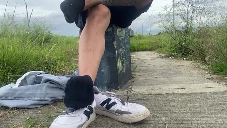 Mr Feet Colombia: Macho Sale De La Oficina Y Se Cambia Los Zapatos...