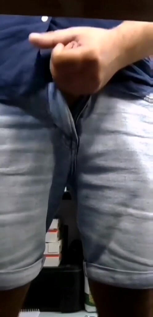 Jekitojj: Risky Handjob at Work