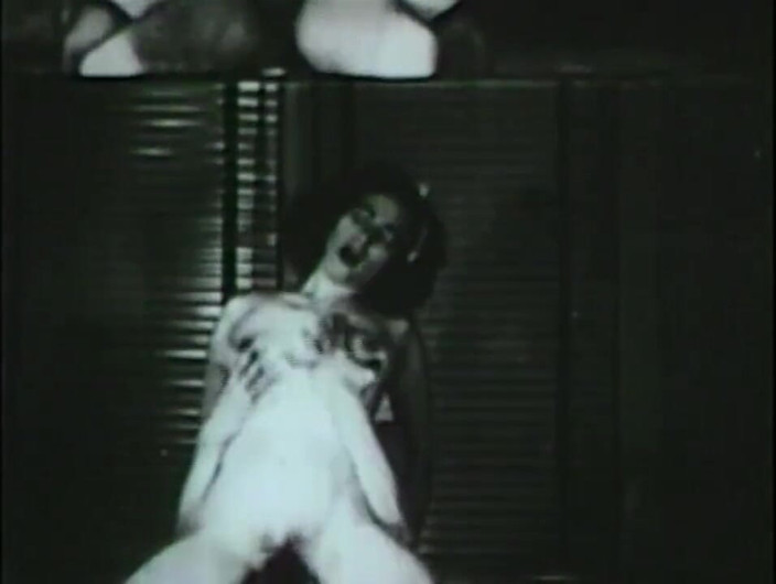 Vintage Usa: She needs the cock from behind!