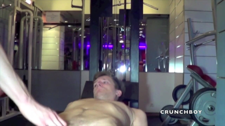 Crunch Boy: Disetubuhi oleh Calixte di klub olahraga