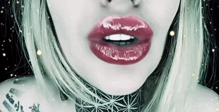 Goddess Misha Goldy: Dudaklarıma aç için günlük düzeltme! Bölümü